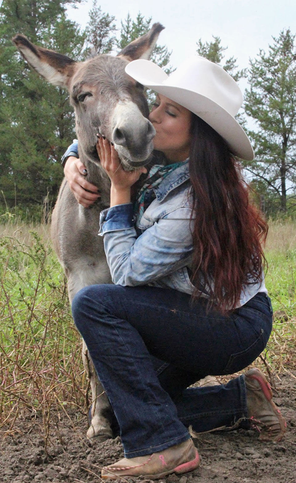 Retired rodeo donkey finds fame on Tik Tok